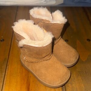 UGG Tan Shearling Baby Boots size 2 or 3 AMAZING CONDITON